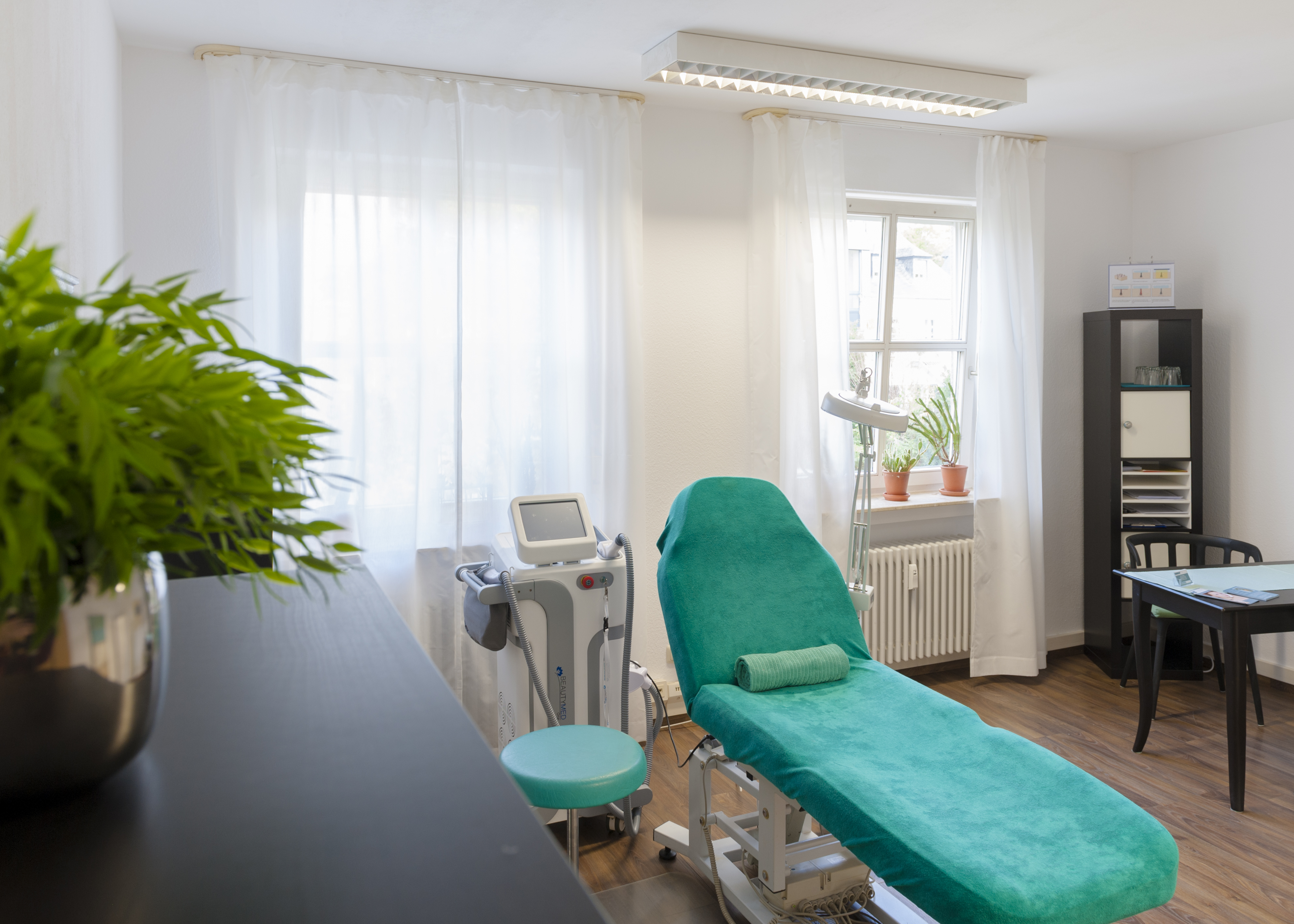 Behandlungsliege HaarFrei Trier – Laser Haarentfernung